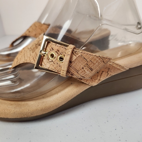 Aerosoles Comfort Memory Foam Wedges Thong Sandals Shoes Cork Womens size 10 - Picture 3 of 11